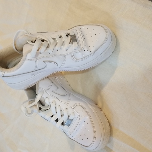 NIKE Air force  in white women size 4 - Picture 3 of 4